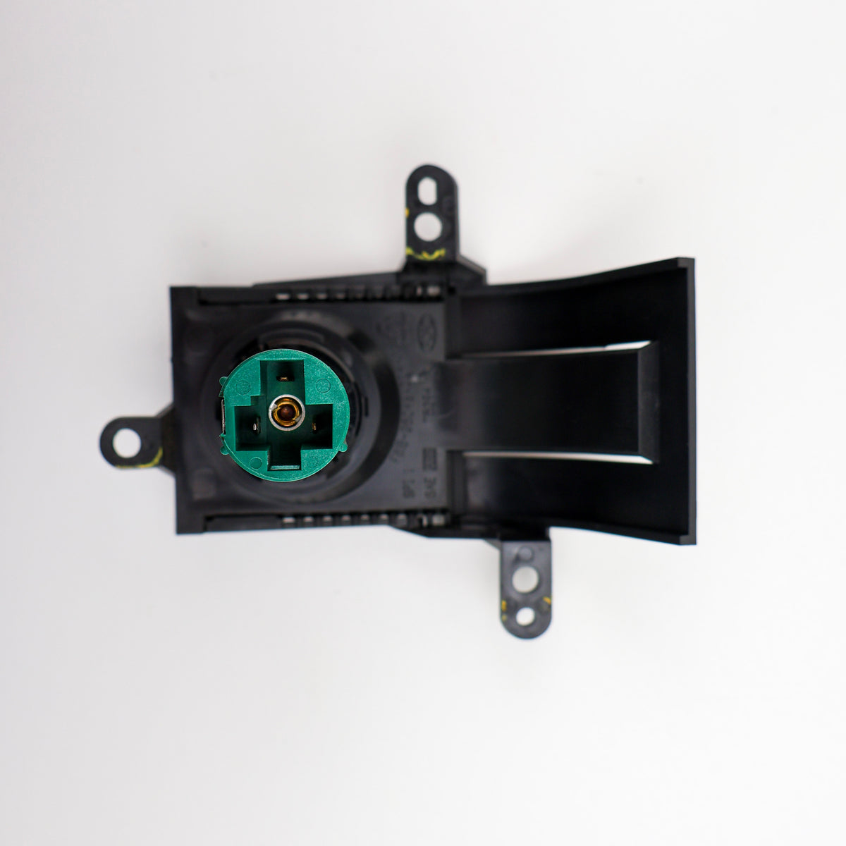 Instrument-panel auxiliary 12V power point outlet with sliding door assembly